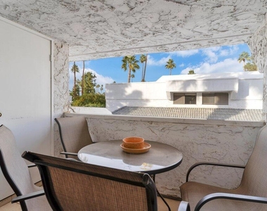 5301 E Waverly Drive - Photo Thumbnail 10
