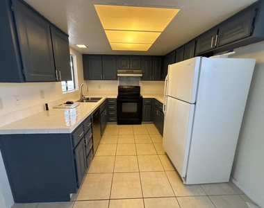 5301 E Waverly Drive - Photo Thumbnail 8