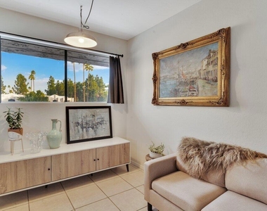 5301 E Waverly Drive - Photo Thumbnail 9