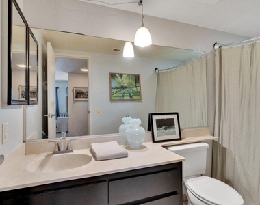 5301 E Waverly Drive - Photo Thumbnail 7