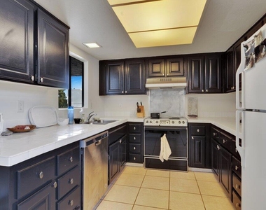 5301 E Waverly Drive - Photo Thumbnail 8