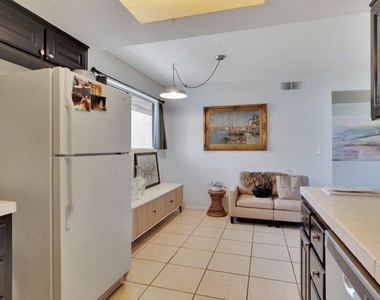 5301 E Waverly Drive - Photo Thumbnail 15