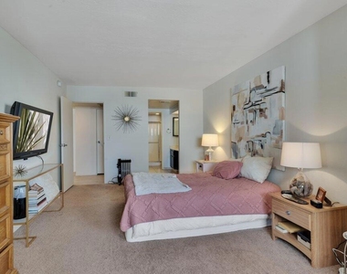 5301 E Waverly Drive - Photo Thumbnail 4