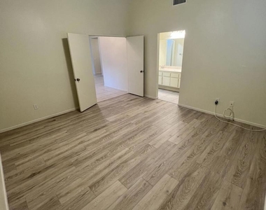 74960 San Simeon Drive - Photo Thumbnail 8