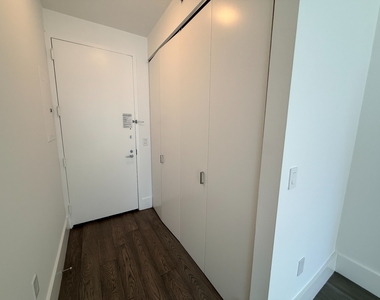 West 47th Street - Photo Thumbnail 10