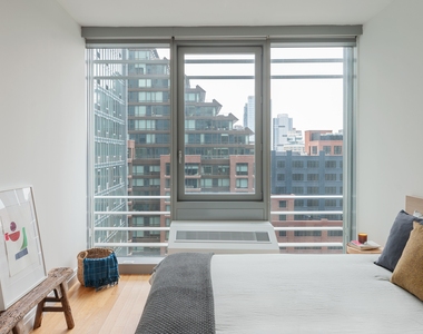 550 West 54th Street - Photo Thumbnail 3