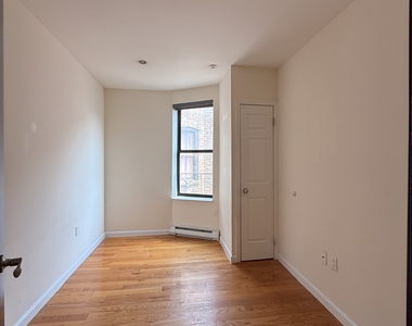 350 Manhattan Avenue - Photo Thumbnail 2