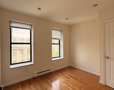 350 Manhattan Avenue - Photo Thumbnail 5