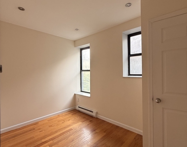 350 Manhattan Avenue - Photo Thumbnail 4