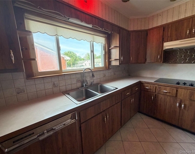2518 South Avenue - Photo Thumbnail 7
