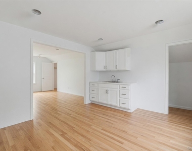 115 Innis Avenue - Photo Thumbnail 2