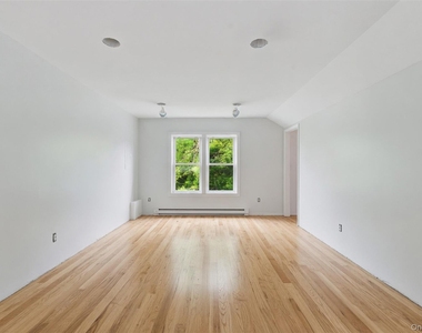115 Innis Avenue - Photo Thumbnail 1
