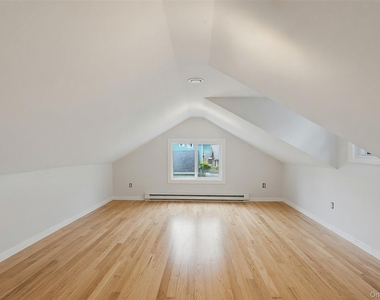 115 Innis Avenue - Photo Thumbnail 5