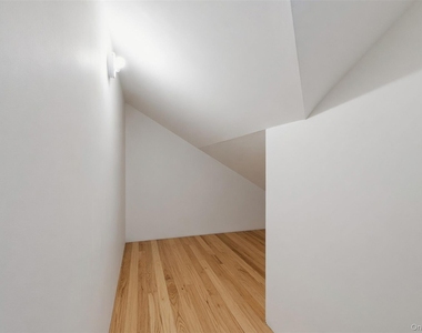 115 Innis Avenue - Photo Thumbnail 8