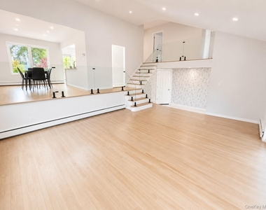 1030 Cedarhurst Street - Photo Thumbnail 2