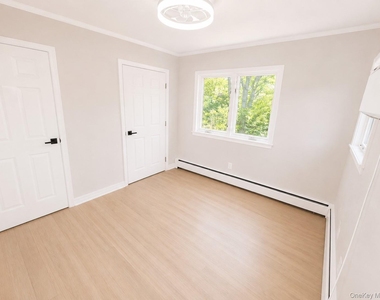 1030 Cedarhurst Street - Photo Thumbnail 12