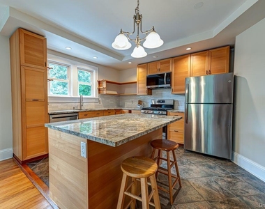7 Aberdeen Drive - Photo Thumbnail 5