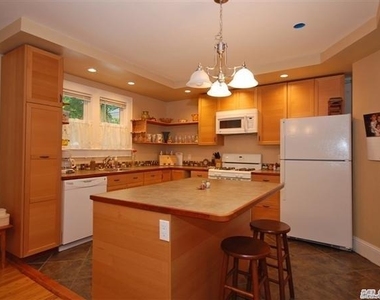 7 Aberdeen Drive - Photo Thumbnail 3
