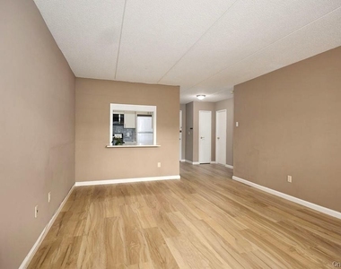 2 Consulate Drive - Photo Thumbnail 10
