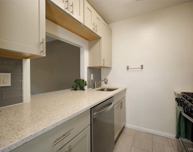 2 Consulate Drive - Photo Thumbnail 5