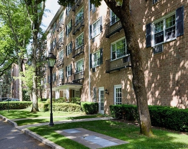 2 Consulate Drive - Photo Thumbnail 2