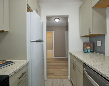 2 Consulate Drive - Photo Thumbnail 7