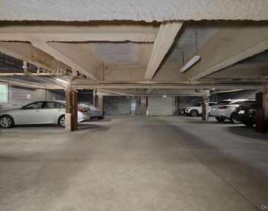 2 Consulate Drive - Photo Thumbnail 16