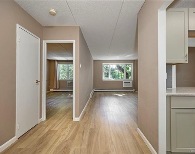 2 Consulate Drive - Photo Thumbnail 4