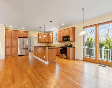 243 Knollwood Avenue - Photo Thumbnail 9