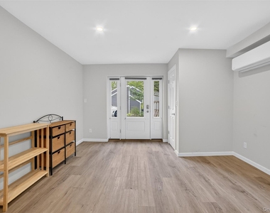 28 Lakeview Drive - Photo Thumbnail 4