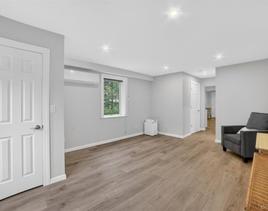 28 Lakeview Drive - Photo Thumbnail 2