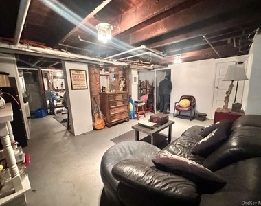 32 Herbert Avenue - Photo Thumbnail 5