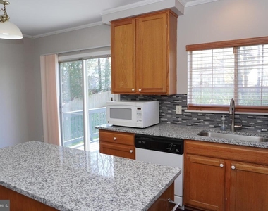 14882 Geranium Court - Photo Thumbnail 20