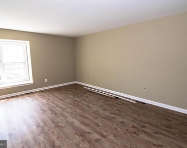 5404 Helm Court - Photo Thumbnail 7