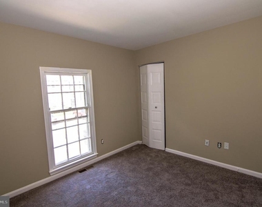 5404 Helm Court - Photo Thumbnail 14