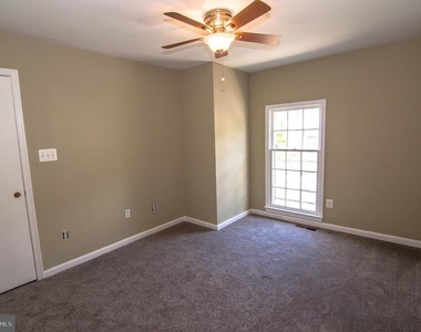 5404 Helm Court - Photo Thumbnail 16