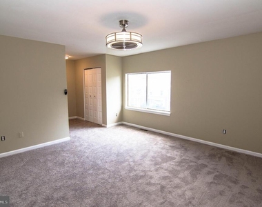 5404 Helm Court - Photo Thumbnail 10