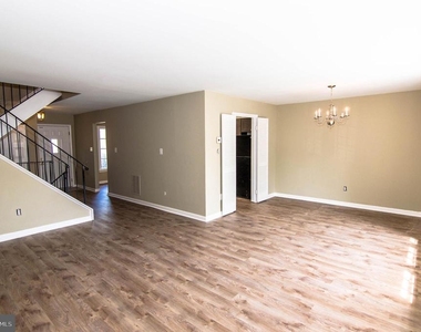 5404 Helm Court - Photo Thumbnail 9