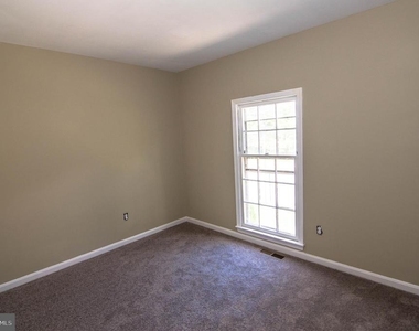 5404 Helm Court - Photo Thumbnail 13