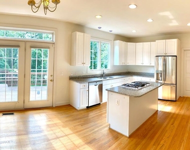1305 Providence Terrace - Photo Thumbnail 4