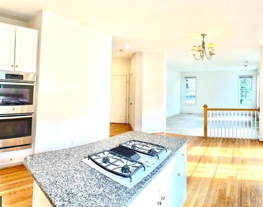 1305 Providence Terrace - Photo Thumbnail 5