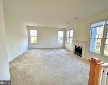 1305 Providence Terrace - Photo Thumbnail 8