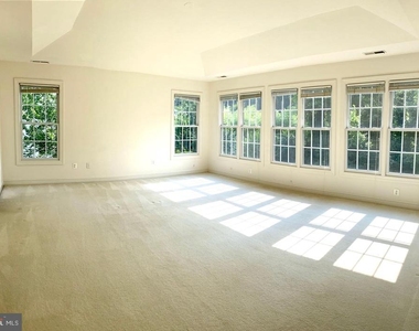 1305 Providence Terrace - Photo Thumbnail 14