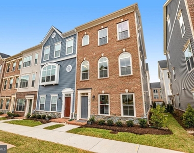 14813 Retreat Boulevard - Photo Thumbnail 1