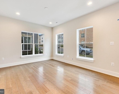 14813 Retreat Boulevard - Photo Thumbnail 5