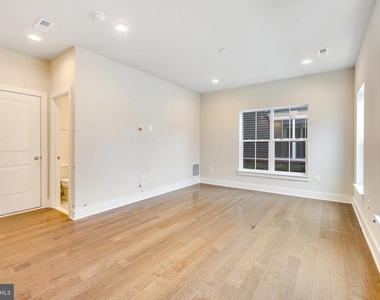 14813 Retreat Boulevard - Photo Thumbnail 4
