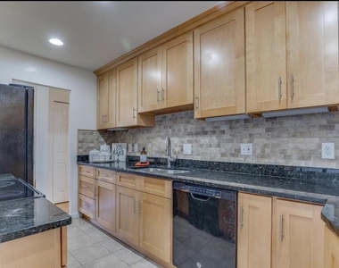 2801 Reign Street - Photo Thumbnail 5