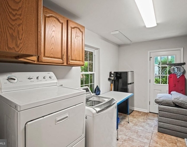 6117 Larstan Drive - Photo Thumbnail 8