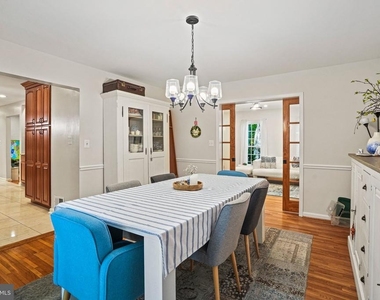 6117 Larstan Drive - Photo Thumbnail 16