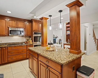 6117 Larstan Drive - Photo Thumbnail 13